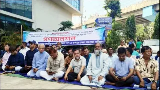 এনসিটি ইজারা চুক্তি বাতিলের দাবিতে চট্টগ্রাম বন্দরে গণঅনশন