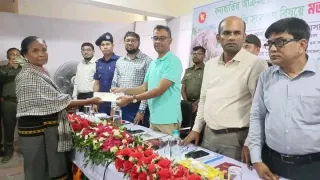 লামায় হাতির আক্রমণে ক্ষতিগ্রস্ত ৬৬ পরিবার পেল সাড়ে ২১ লাখ টাকা