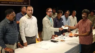 চট্টগ্রামের ২৯৪ পূজামণ্ডপে অনুদানের চেক দিলেন মেয়র শাহাদাত
