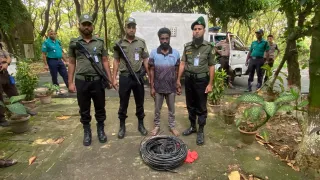 চট্টগ্রাম বিমানবন্দরে চুরির চেষ্টা, দুই ঘণ্টার অভিযানে যুবক আটক