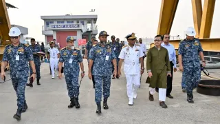 চট্টগ্রাম ড্রাই ডক পরিদর্শনে বাণিজ্যমন্ত্রী